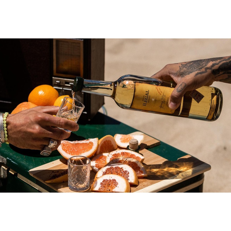 Mezcal Ilegal Anejo