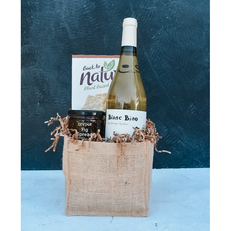 White Wine Classic Bronze Gift Basket 2023